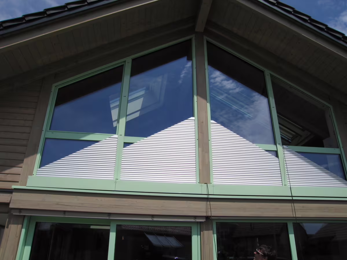 Atypické předokenní rolety