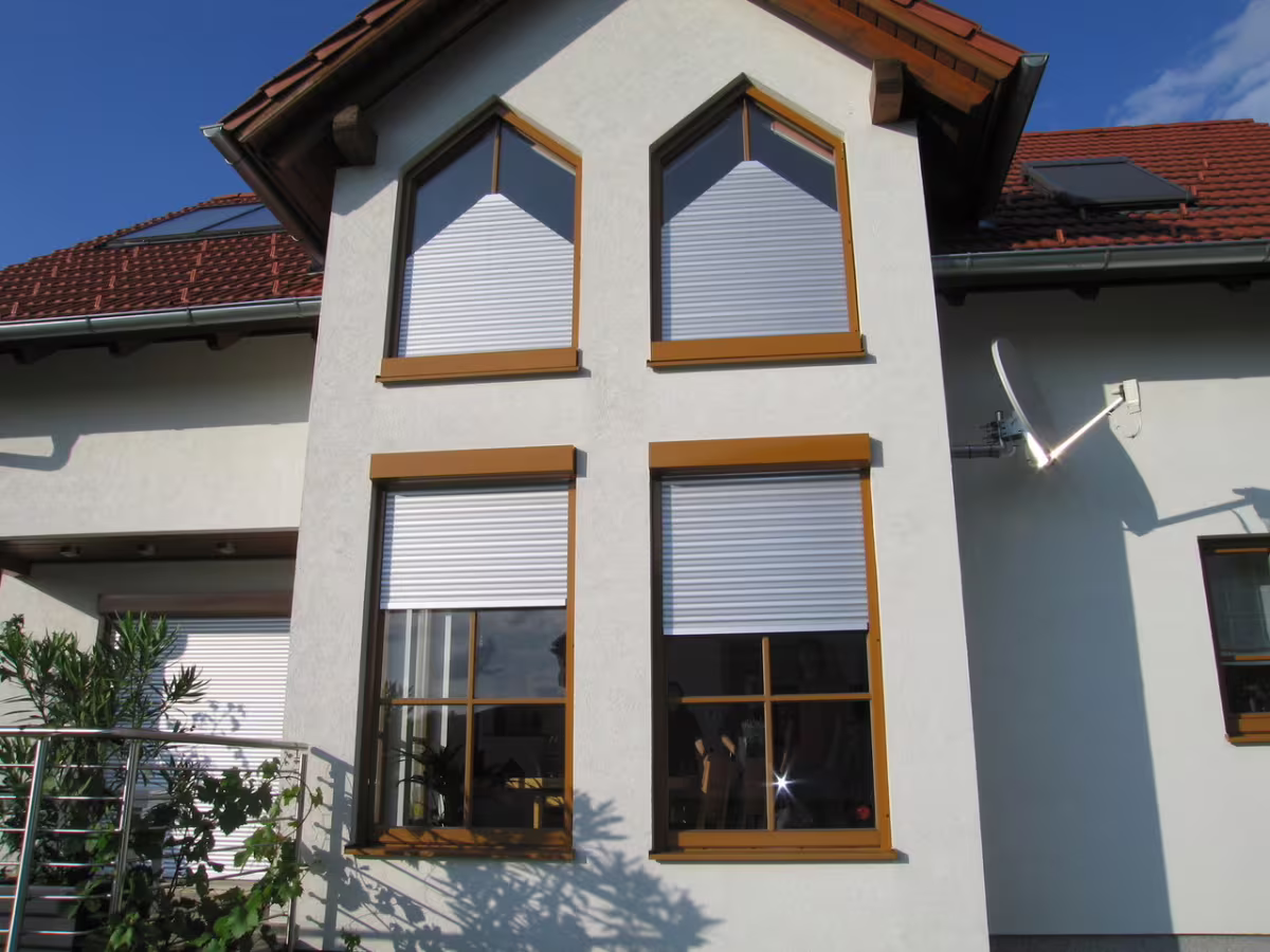 Atypické předokenní rolety